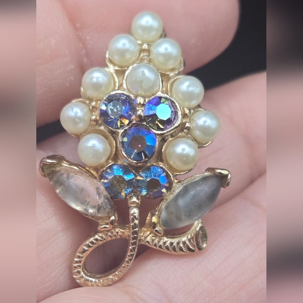Vintage FloreGold-Tone Pearl & Blue Aurora Crystal Floral Brooch - Women Jewelry